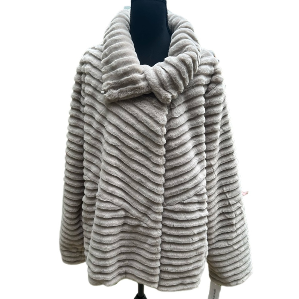NWT/BERNARDO Chevron Quilted Faux Fur Jacket/SIZE: XXL - Picture 2 of 14